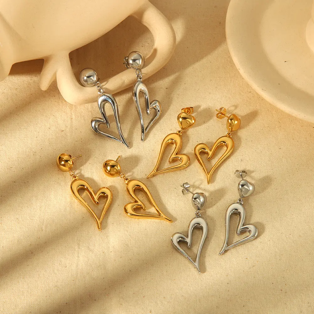 1 par de pendientes femeninos sencillos y originales de acero inoxidable chapados en oro de 18 quilates con forma de corazón hueco h5 